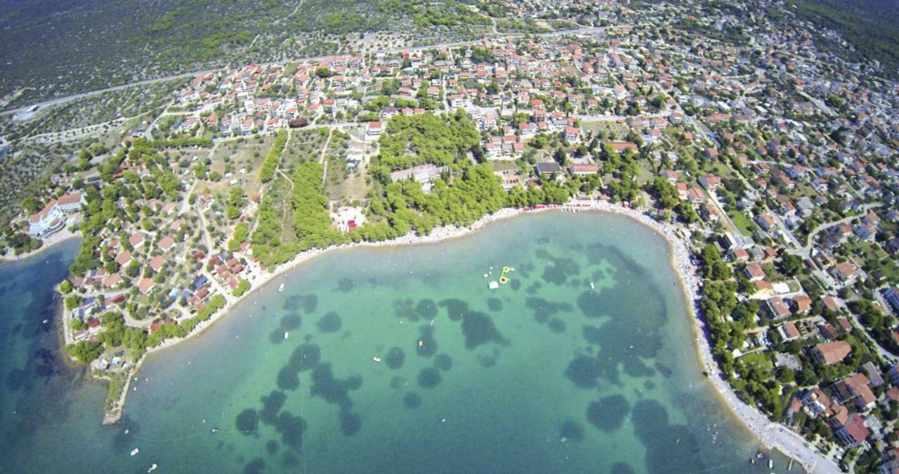 Spider Apartments Pirovac Buitenkant foto