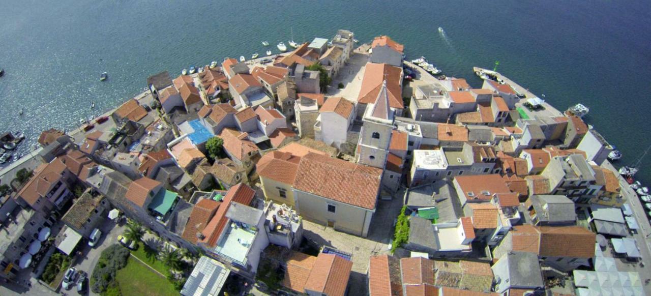 Spider Apartments Pirovac Buitenkant foto